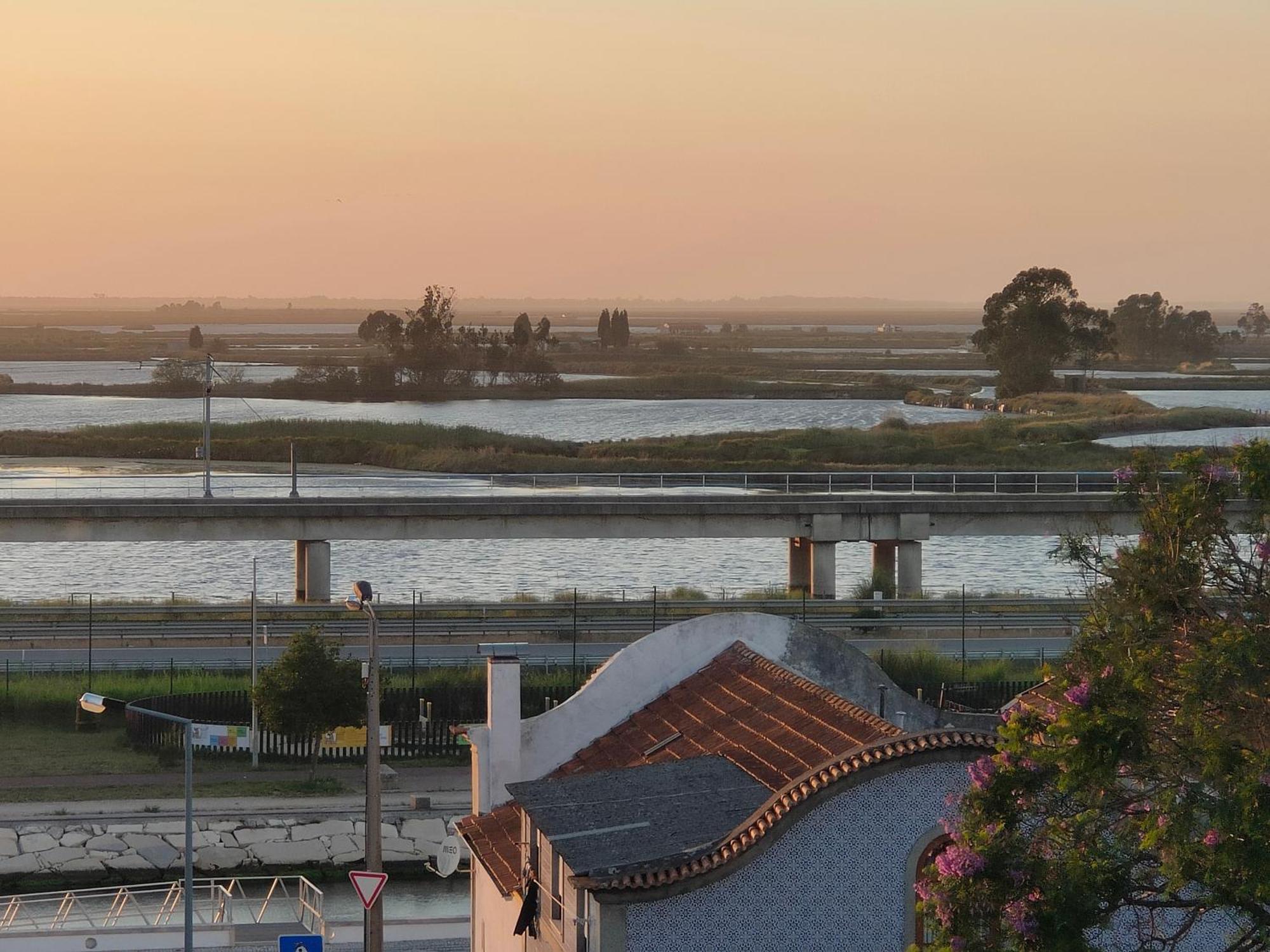 Отель Aveiro House Экстерьер фото